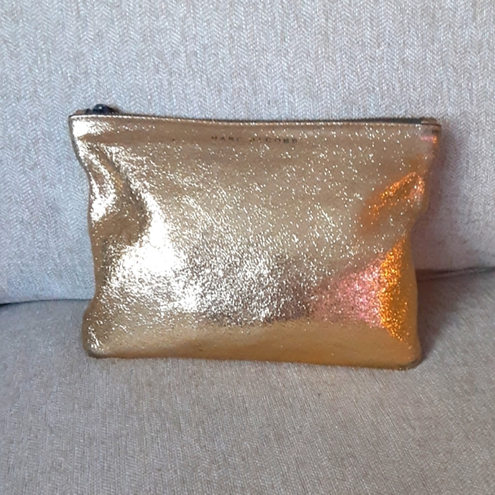 Marc Jacobs Distressed leather Pouch